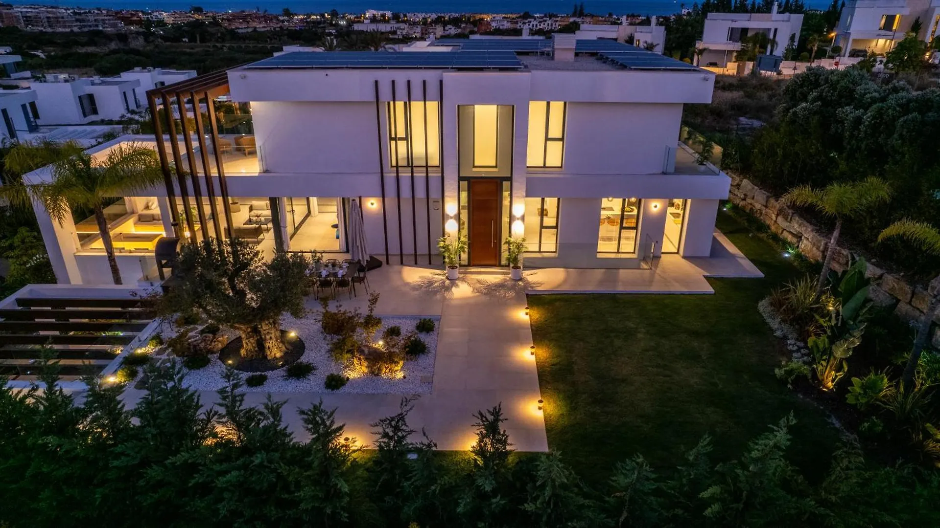Vacation Marbella I Villa Hanami, Private Infinity Edge-Pool, Gym, Movie Theater, Close To Golfs And Beaches Estepona