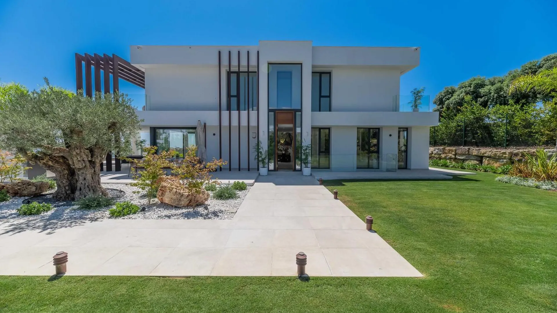 Vacation Marbella I Villa Hanami, Private Infinity Edge-Pool, Gym, Movie Theater, Close To Golfs And Beaches Estepona