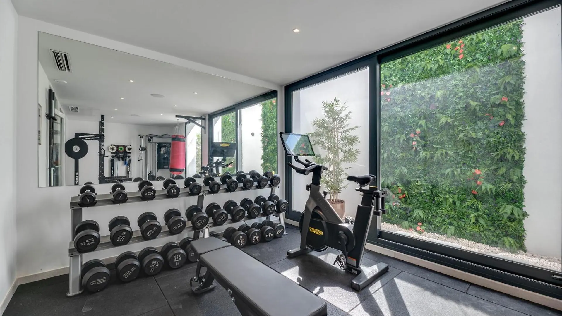 Vacation Marbella I Villa Hanami, Private Infinity Edge-Pool, Gym, Movie Theater, Close To Golfs And Beaches Estepona Spain