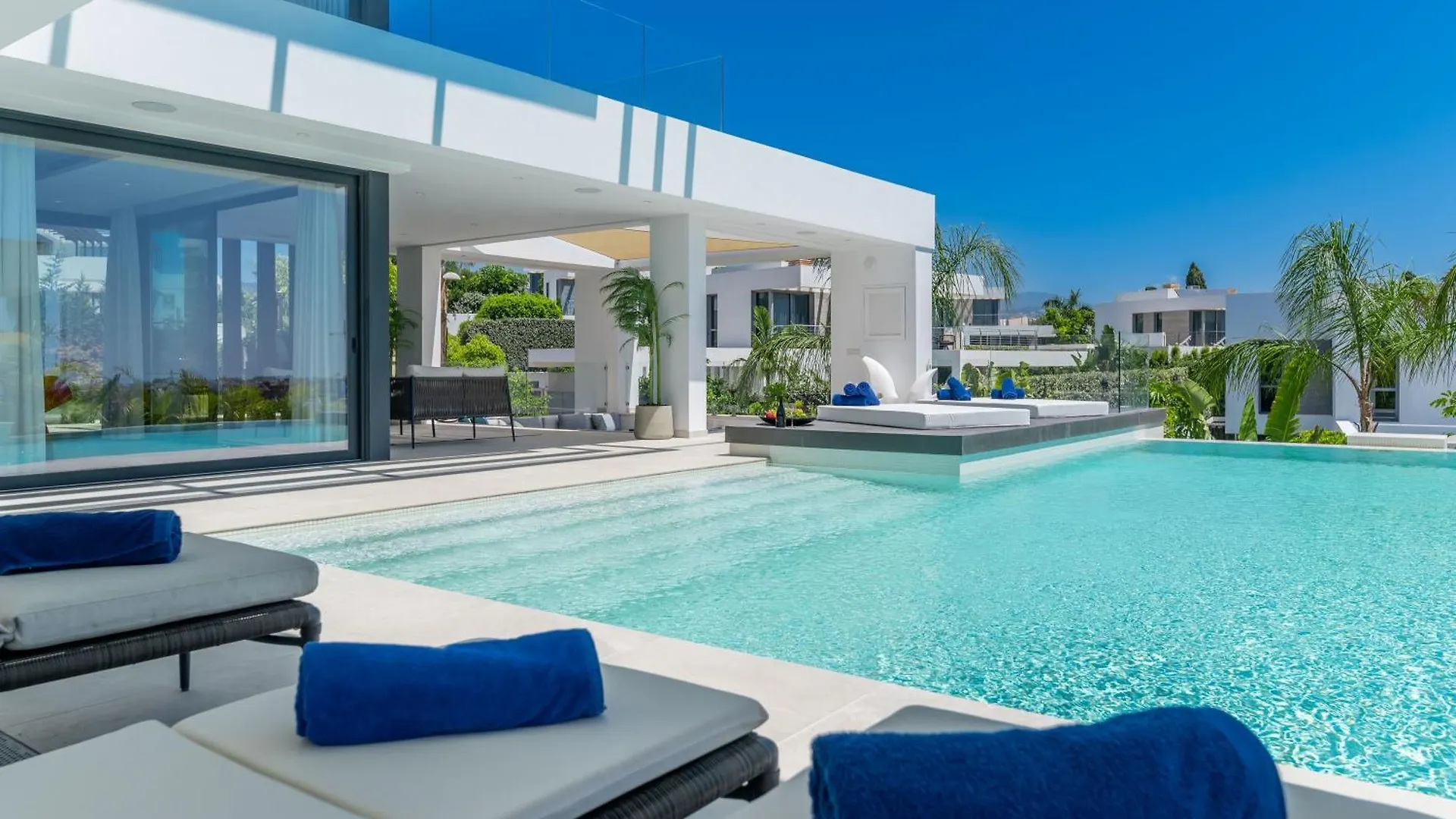 Vacation Marbella I Villa Hanami, Private Infinity Edge-Pool, Gym, Movie Theater, Close To Golfs And Beaches Estepona